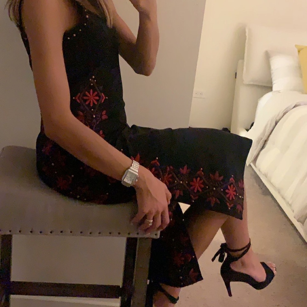 Cinq à Sept Black Embroidered Slit Formal Dress size 2